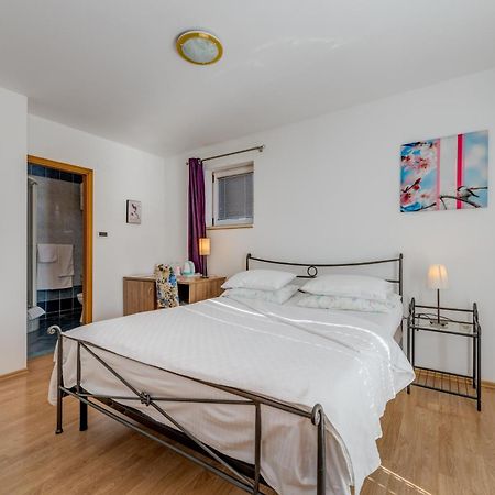 Pink Inn Подстрана Экстерьер фото
