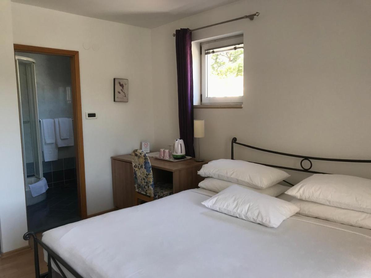 Pink Inn Подстрана Экстерьер фото
