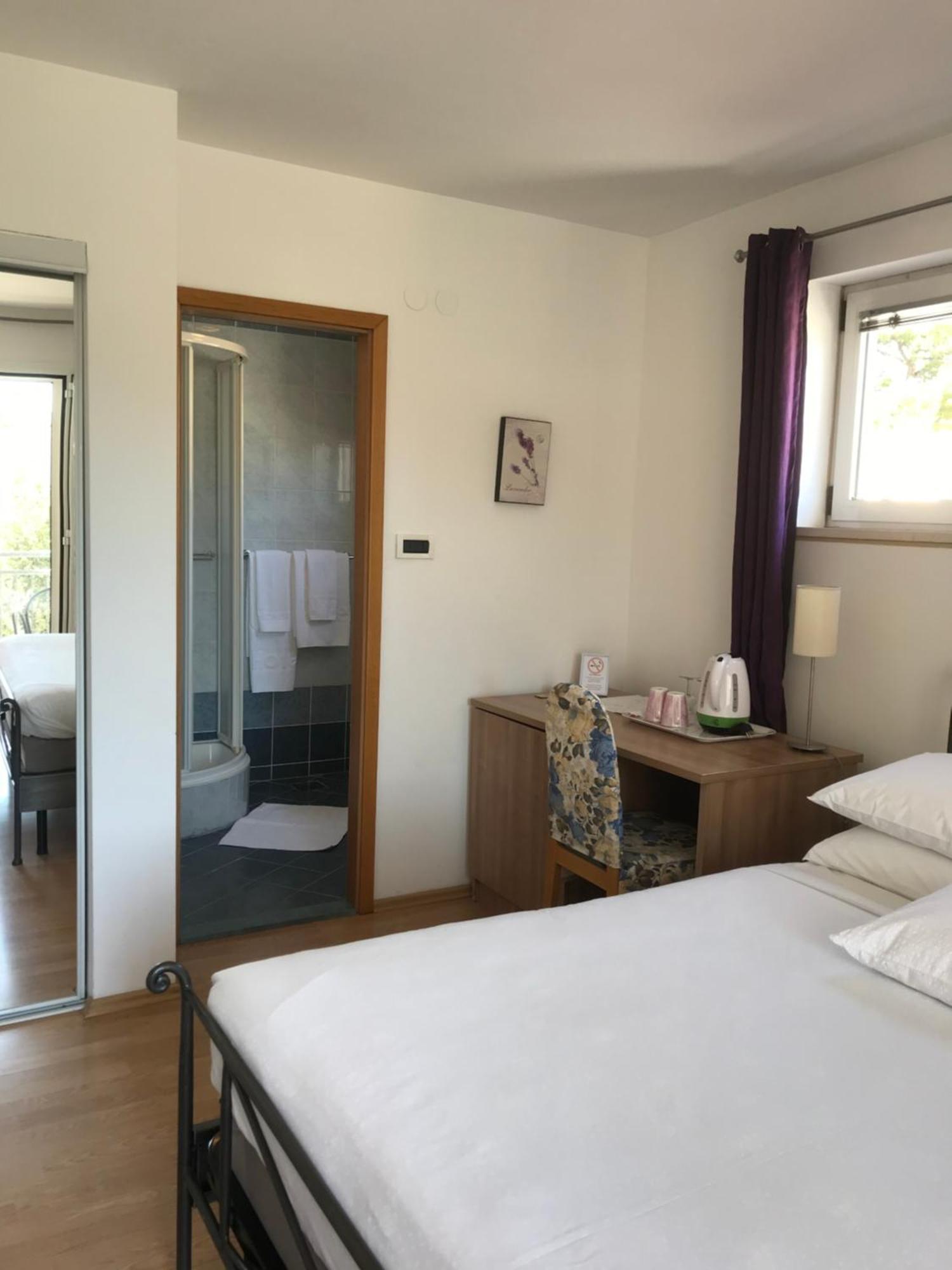Pink Inn Подстрана Экстерьер фото