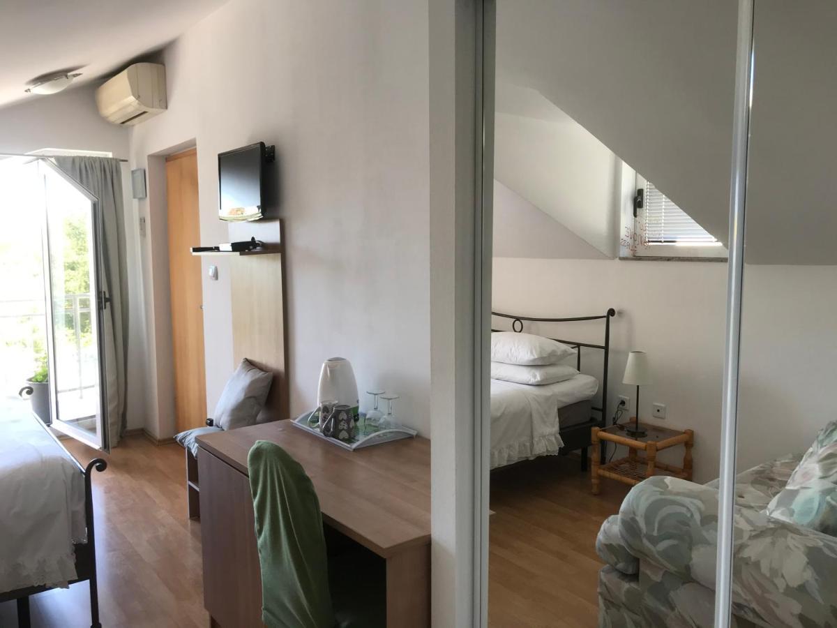 Pink Inn Подстрана Экстерьер фото