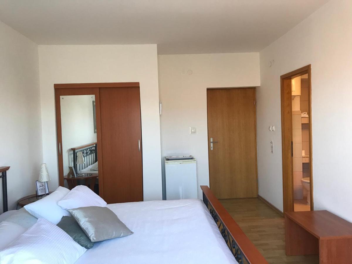 Pink Inn Подстрана Экстерьер фото
