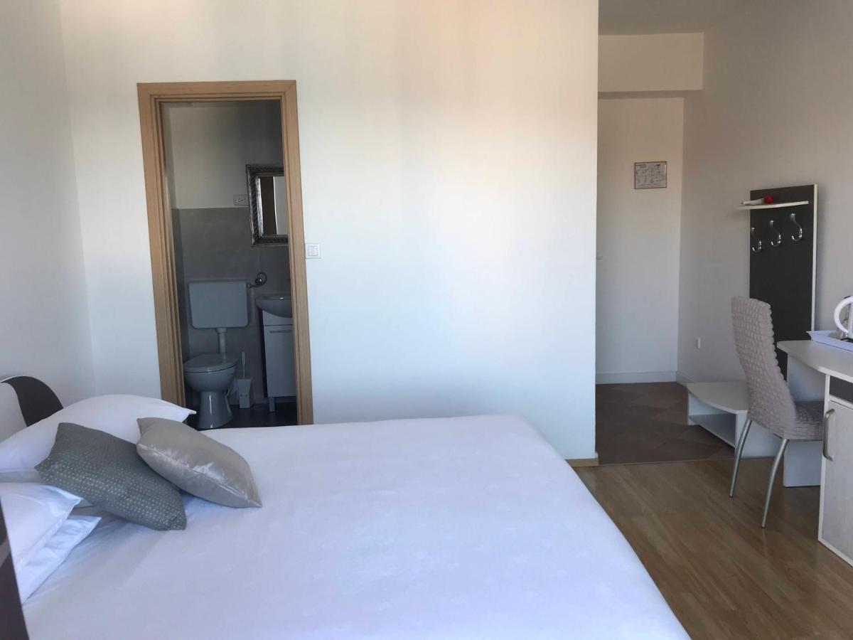 Pink Inn Подстрана Экстерьер фото