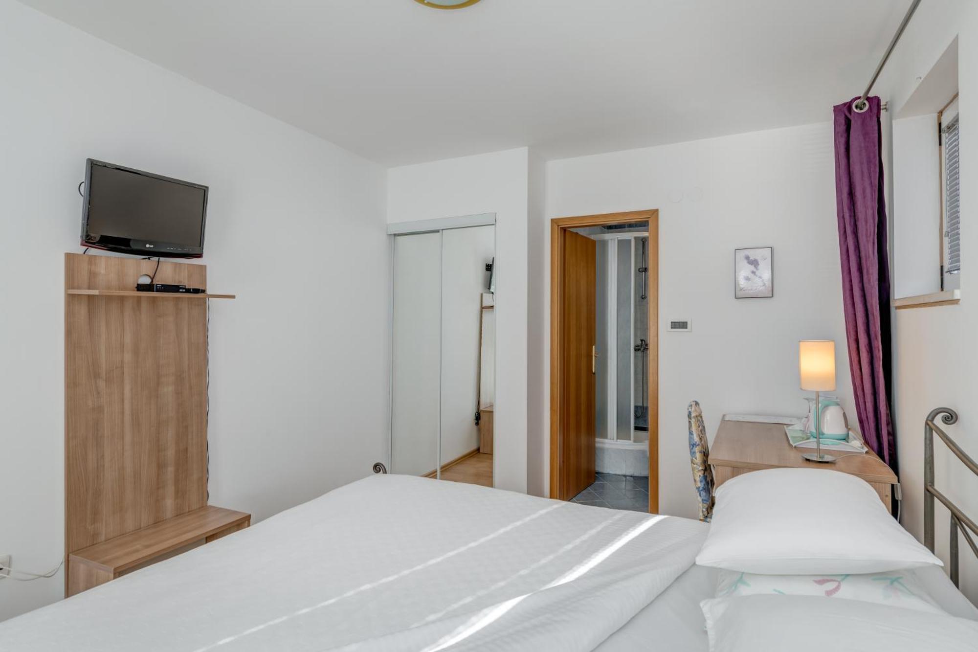 Pink Inn Подстрана Экстерьер фото
