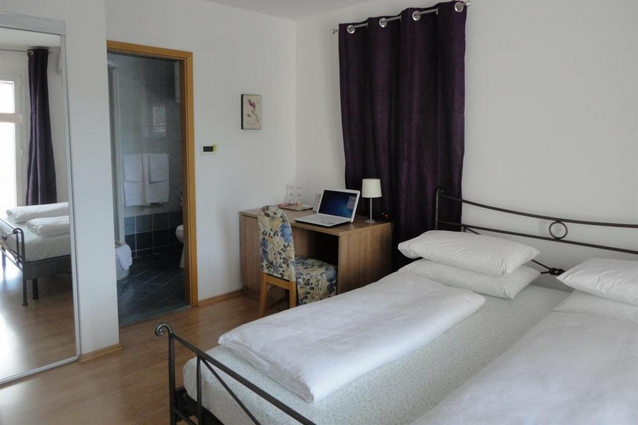 Pink Inn Подстрана Экстерьер фото